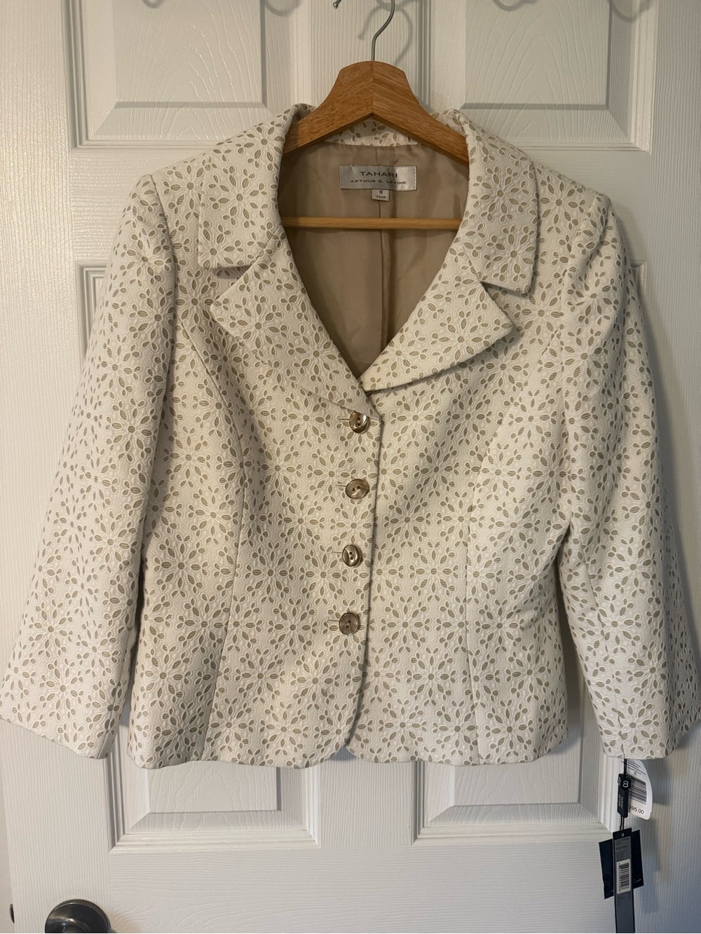 21. TAHARI BNWT CREAM EYELIT BLAZER SZ 8